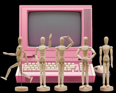 Rosa dator med träfigurer